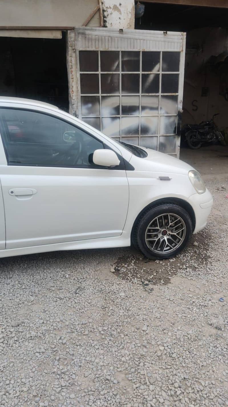 Toyota Vitz 2003 1