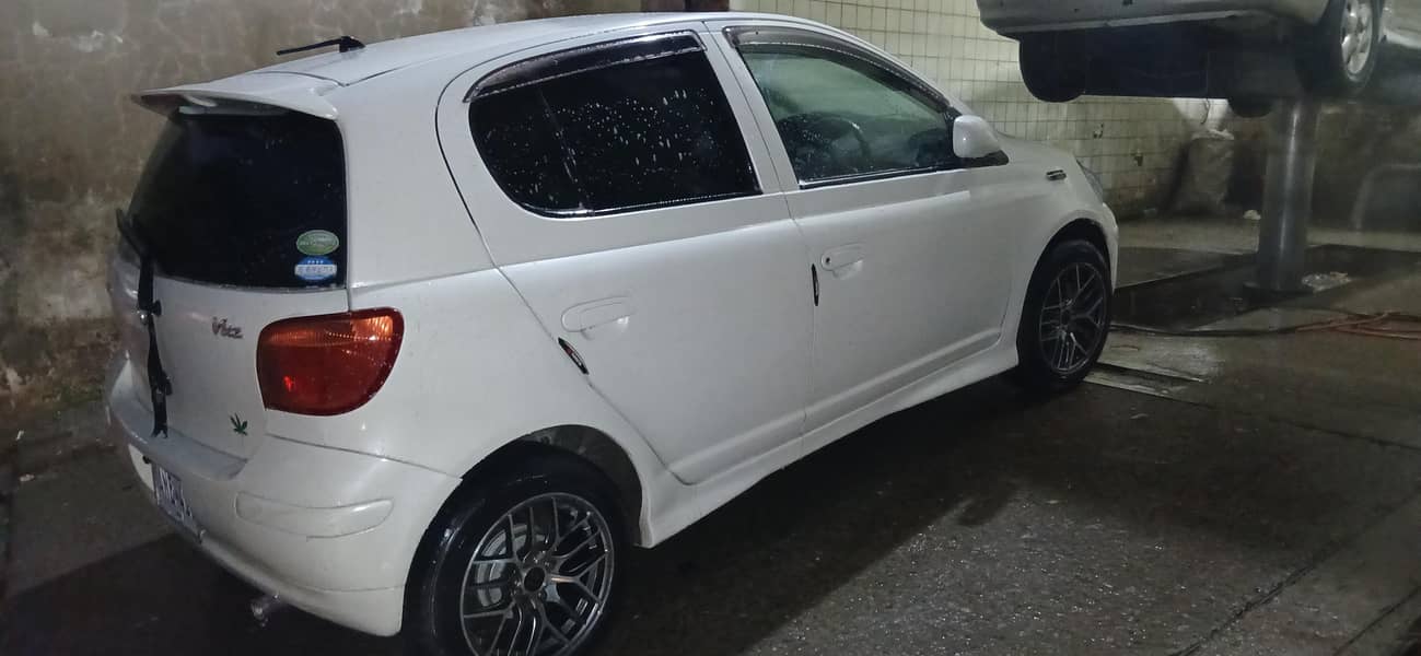 Toyota Vitz 2003 4