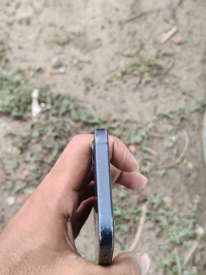 Apple iPhone 12 1