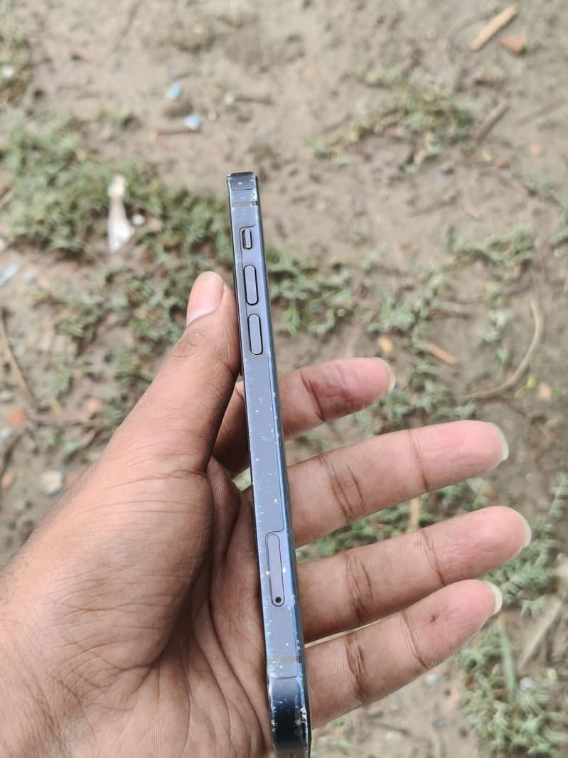 Apple iPhone 12 3