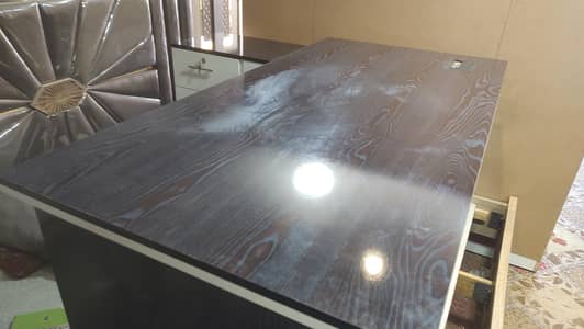 executive table,cubical,workstation