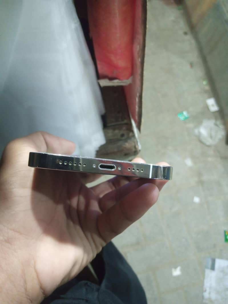 Apple iPhone 13 Pro Max 4