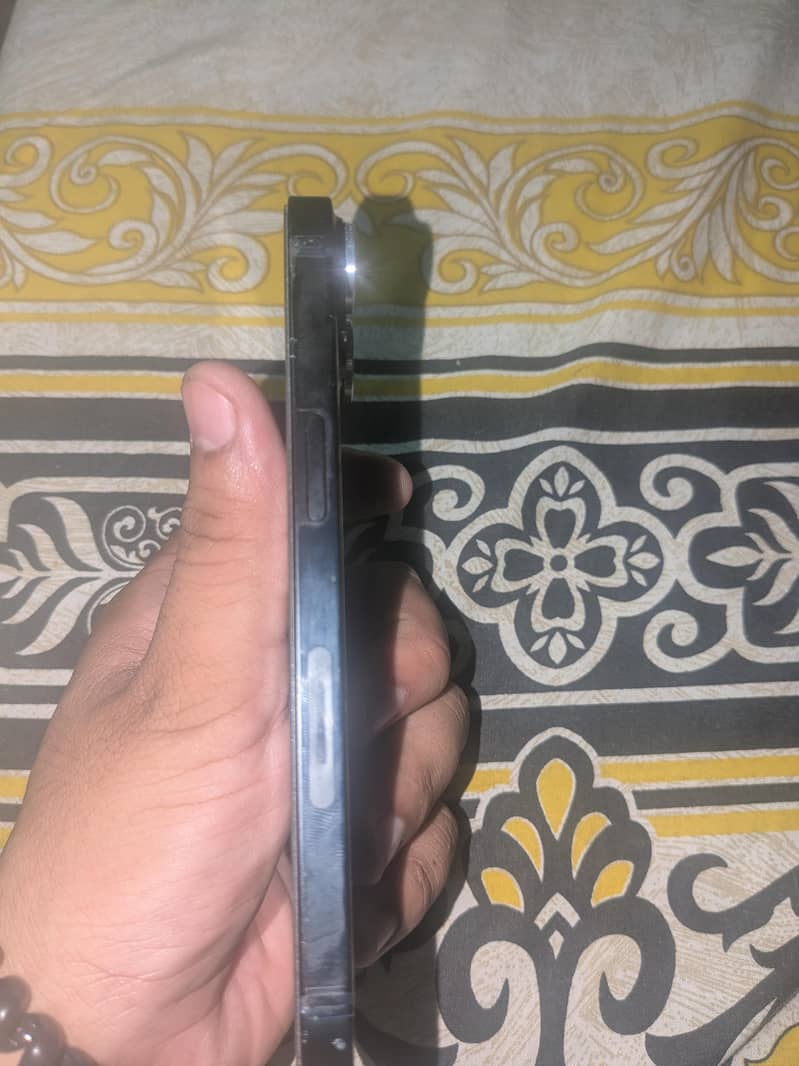 Apple iPhone 14 3