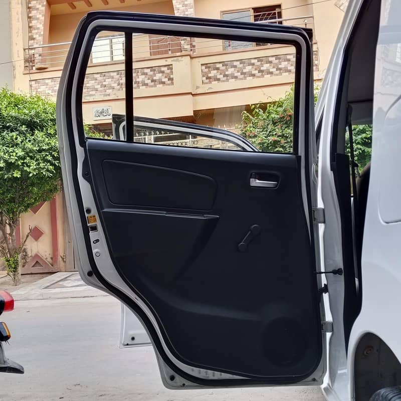 Wagon R 10