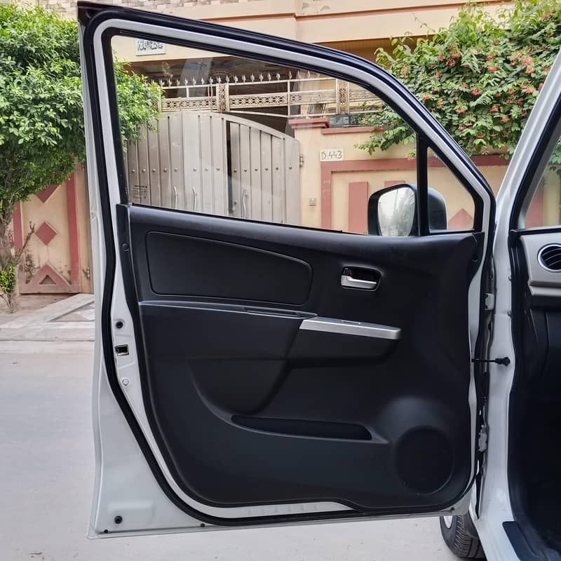 Wagon R 11
