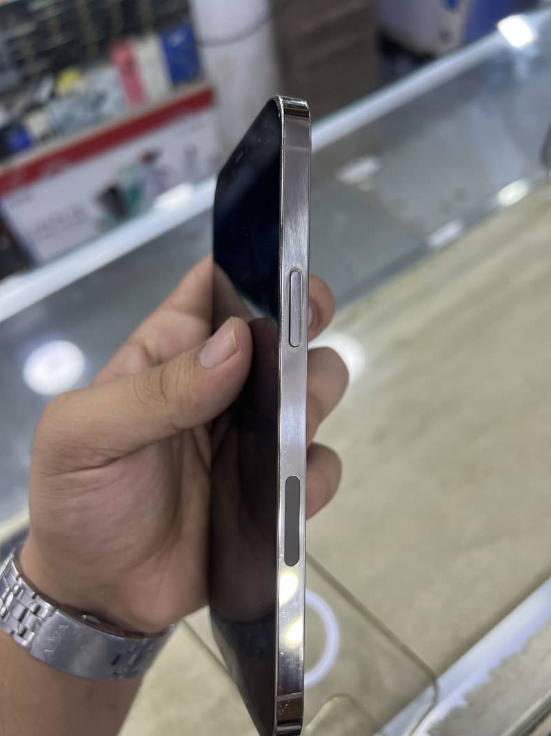 Apple iPhone 12 Pro Max 3