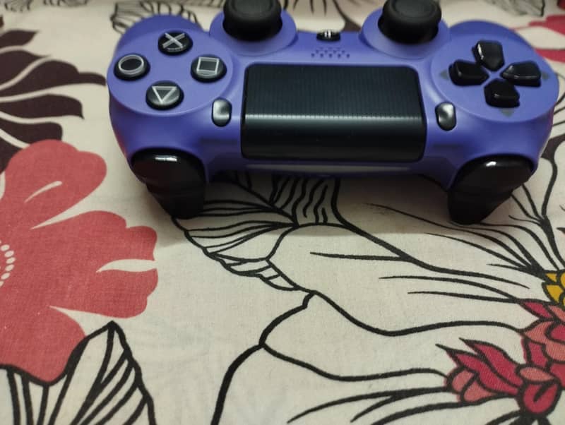 PS4 controller purple colour edition 1