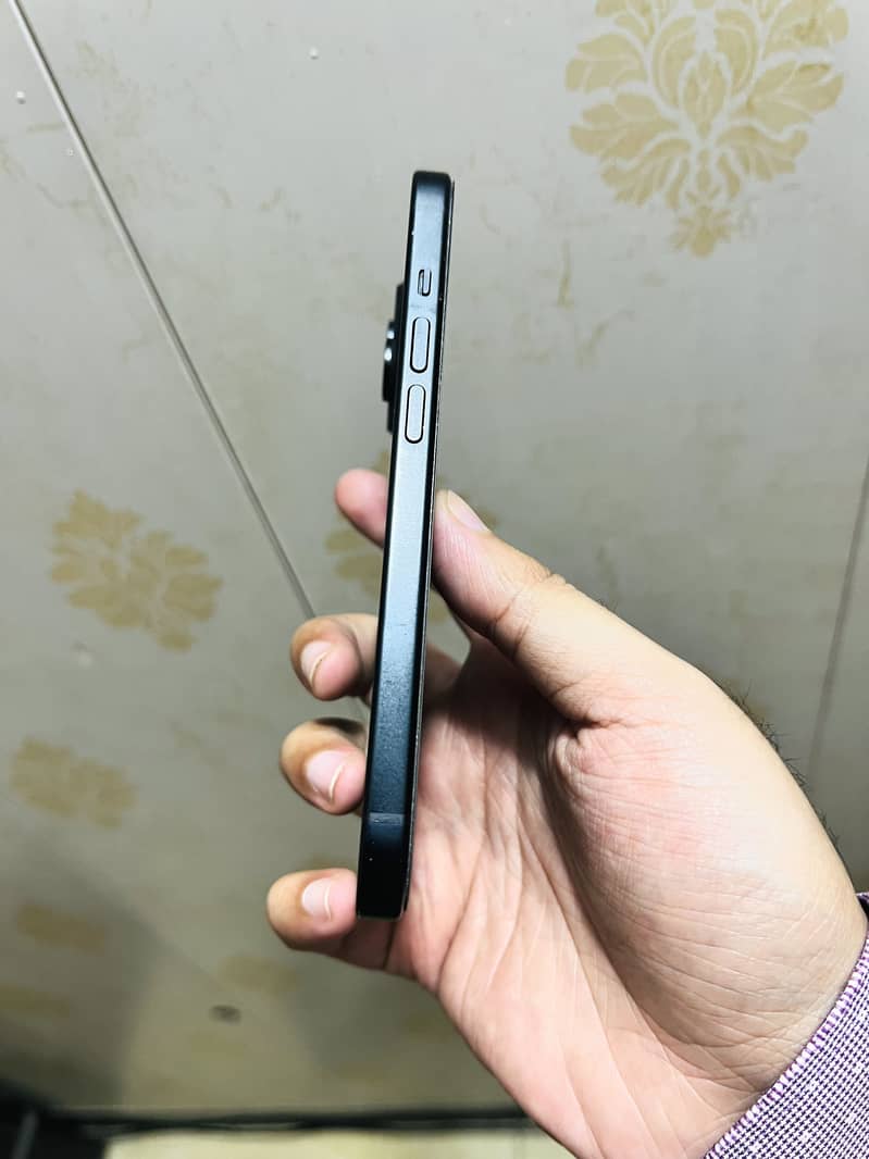 Apple iPhone 15 4