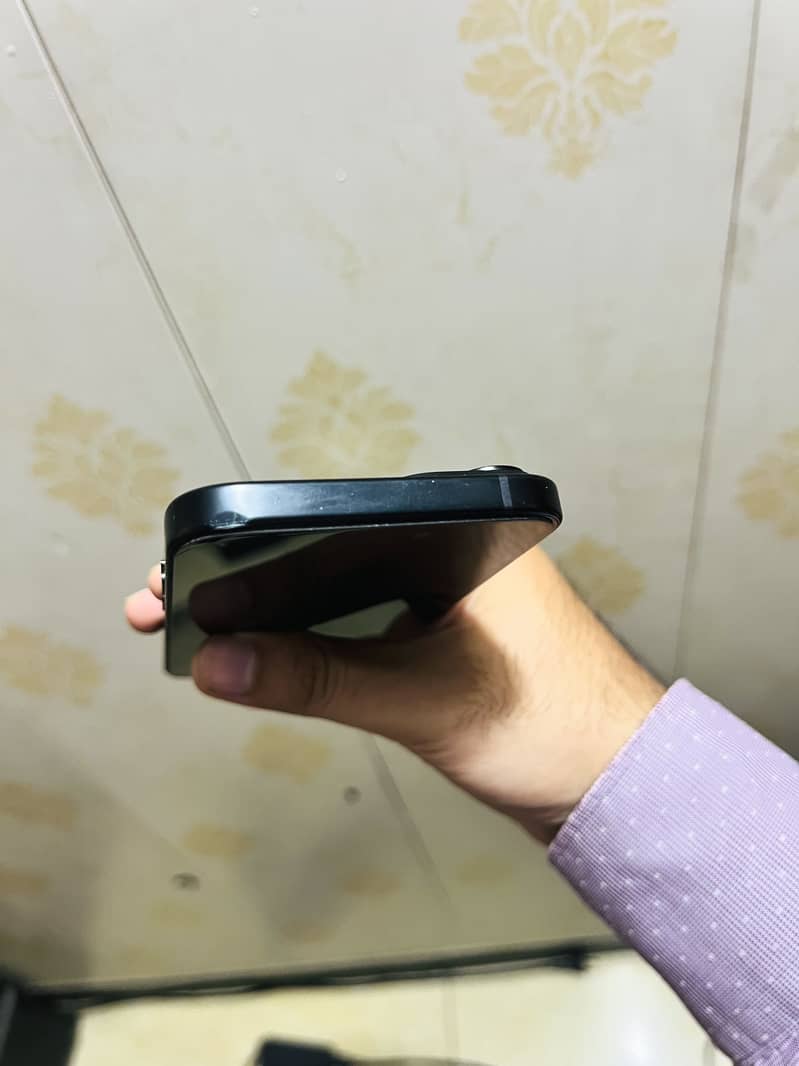 Apple iPhone 15 7