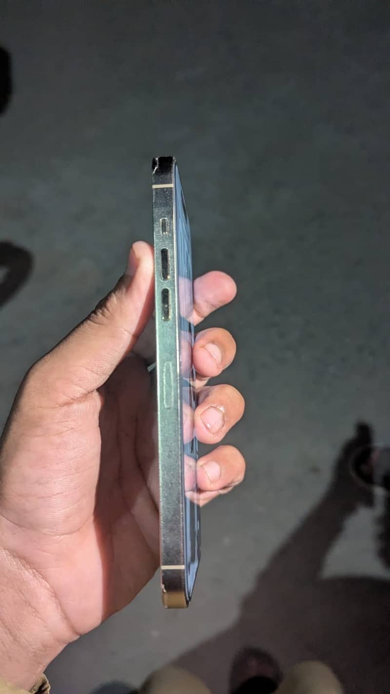 Apple iPhone 14 Pro Max 6