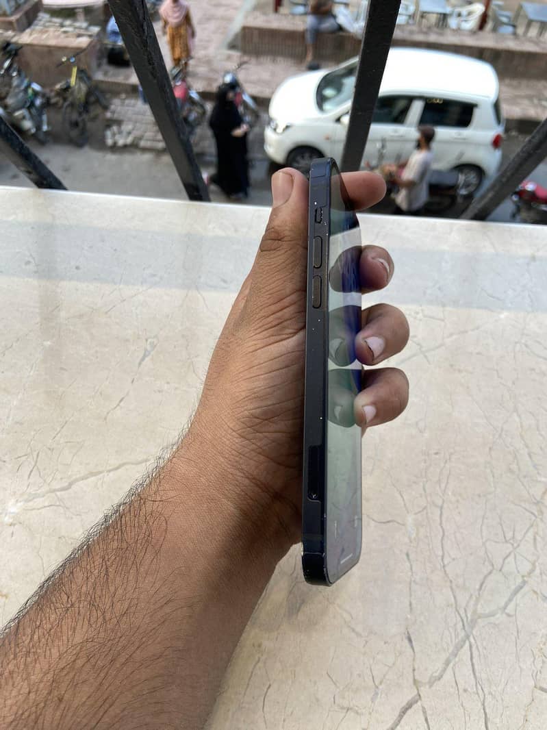 Apple iPhone 12 2