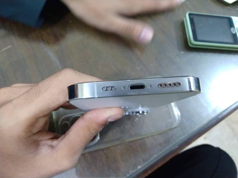 Apple iPhone 14 Pro 4