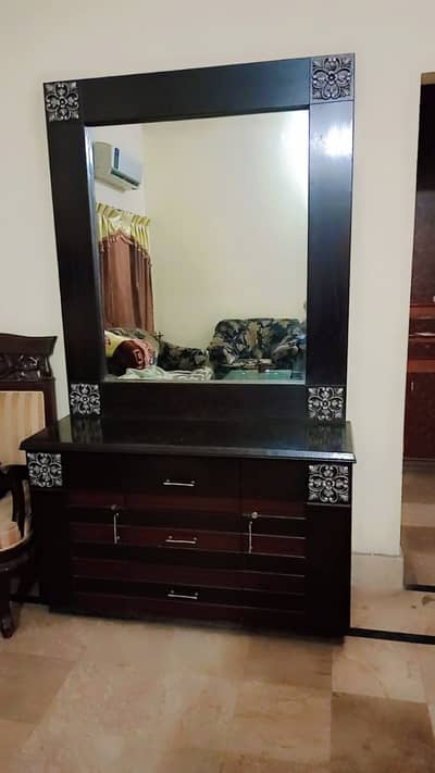 10/10 condition new full wooden bed with dressing table