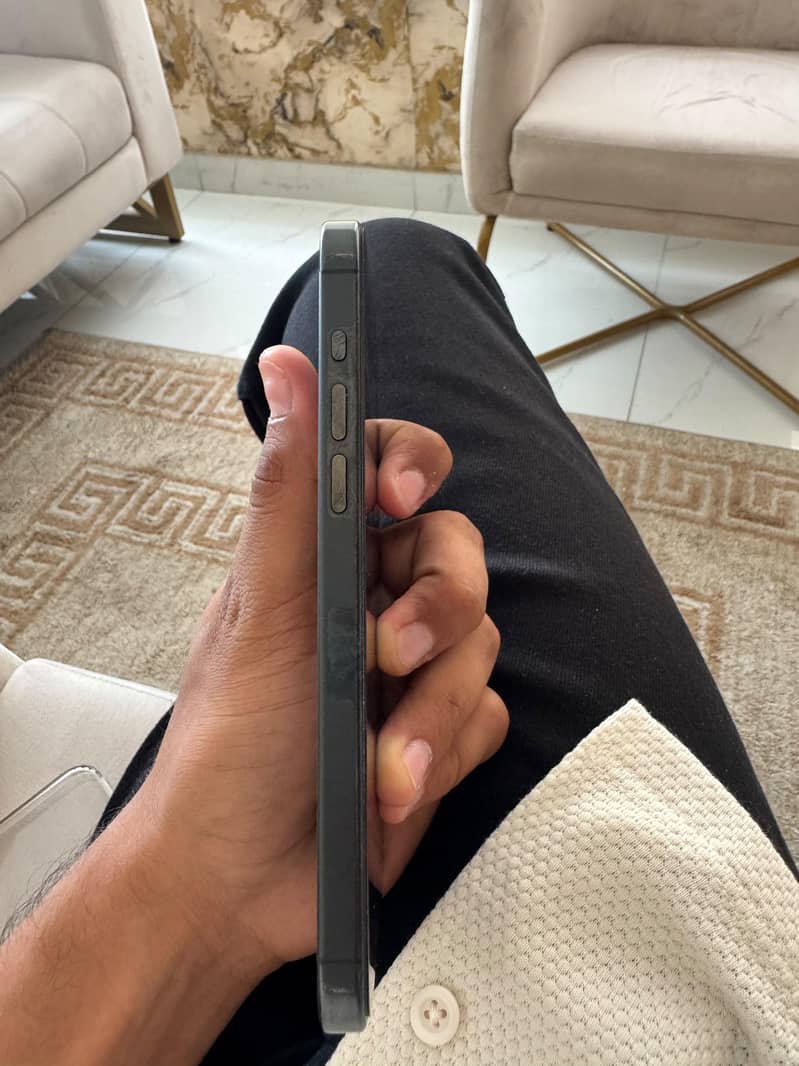 Apple iPhone 15 Pro Max 2