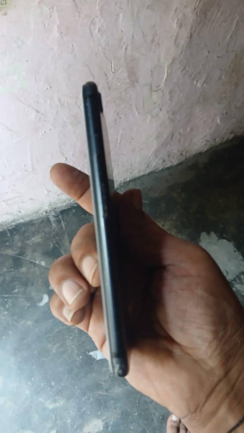 Apple iPhone 7 0