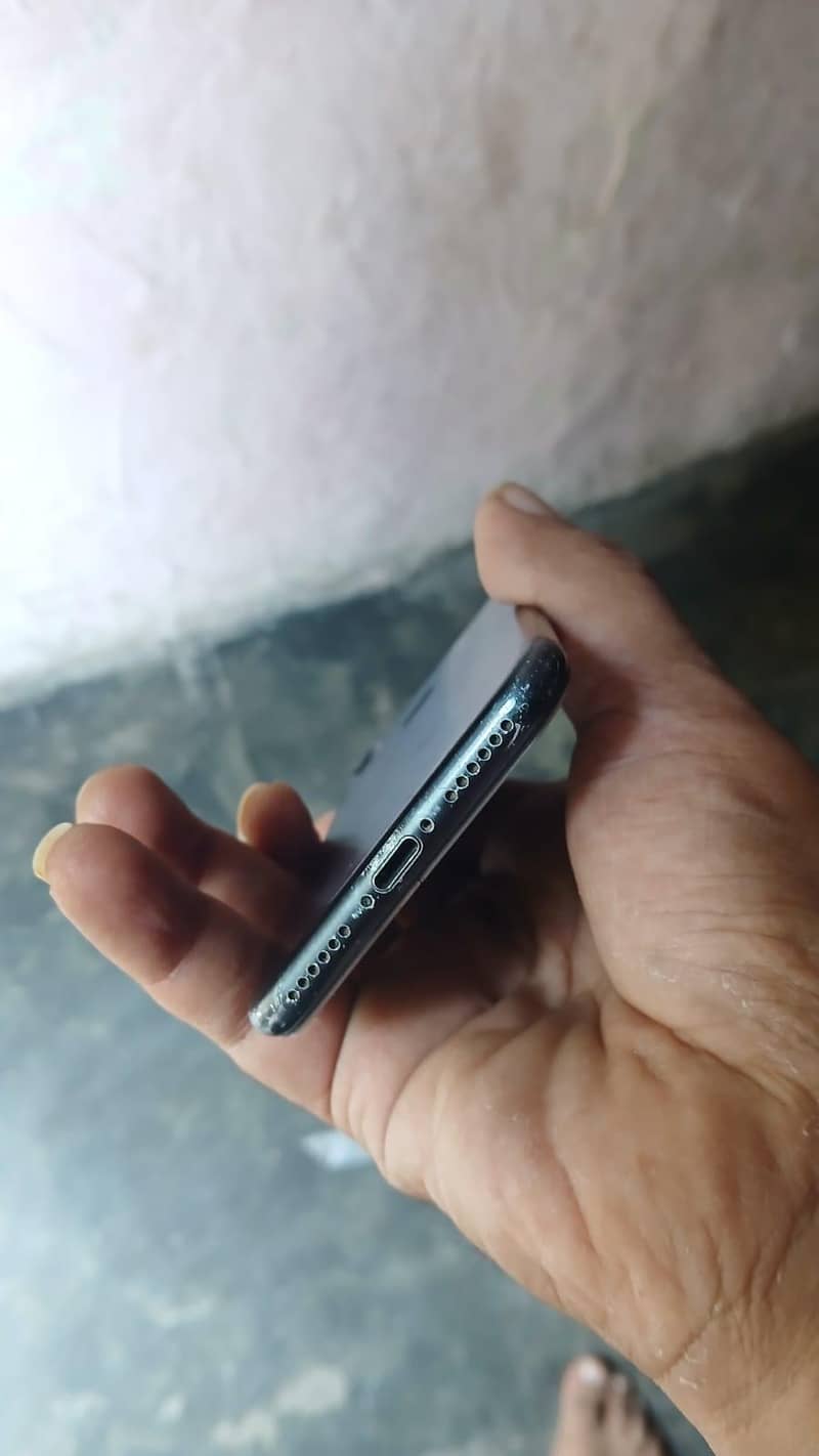 Apple iPhone 7 1