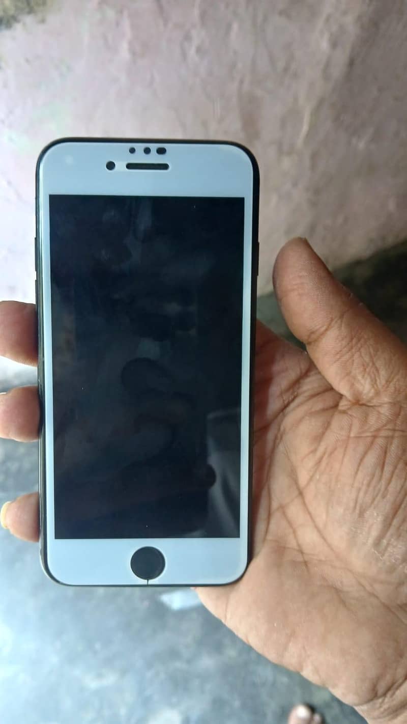 Apple iPhone 7 3