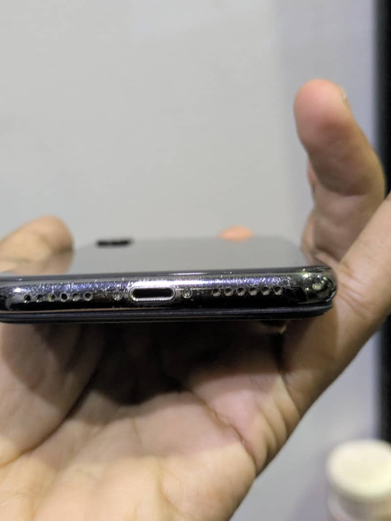 Apple iPhone X 3