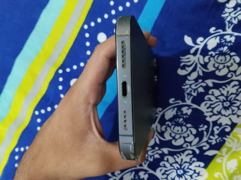 Apple iPhone 13 Pro Max 4