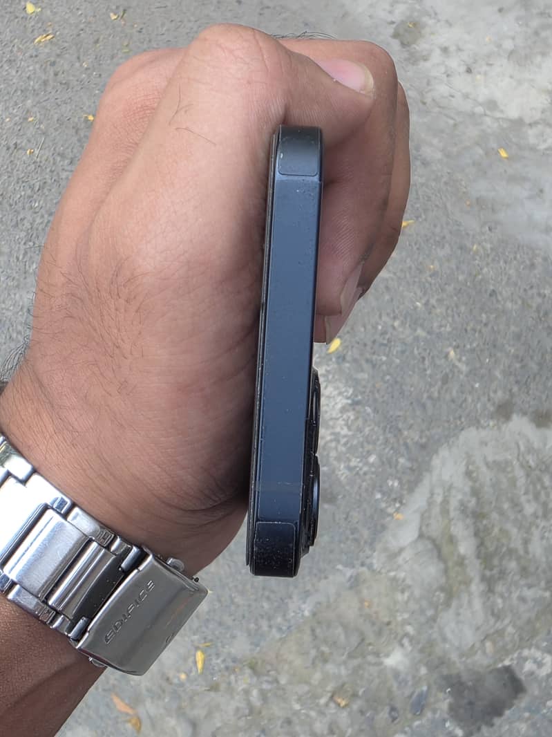 Apple iPhone 13 4
