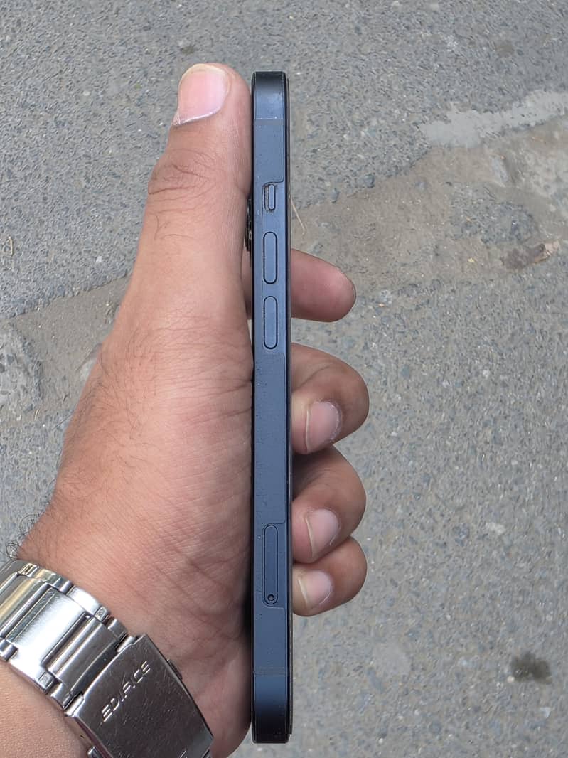 Apple iPhone 13 5