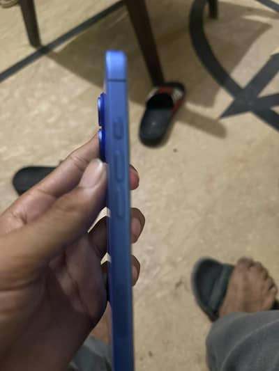 Apple iPhone 16