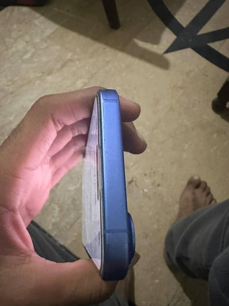 Apple iPhone 16 5