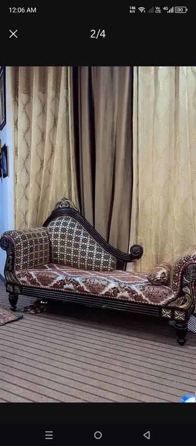 ek adad deewan aur ek addad dressing table