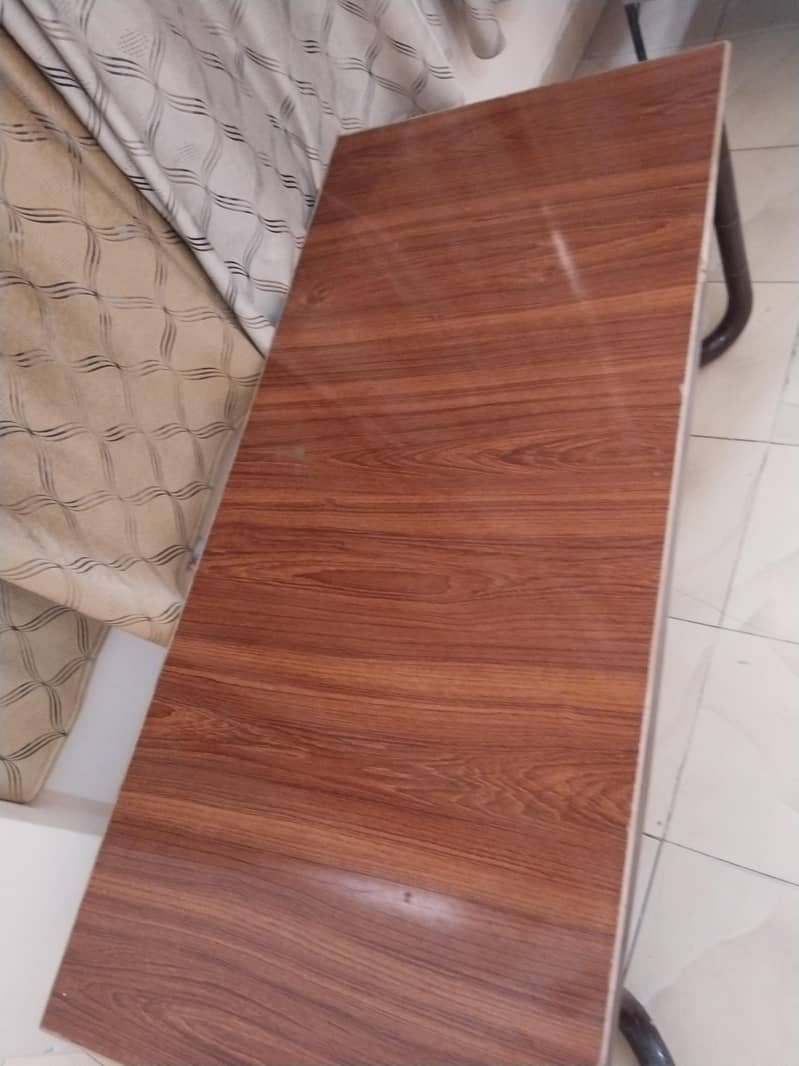 table and sofas 0