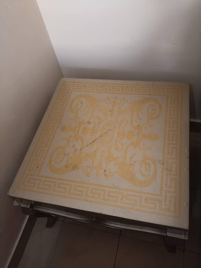 table and sofas 3