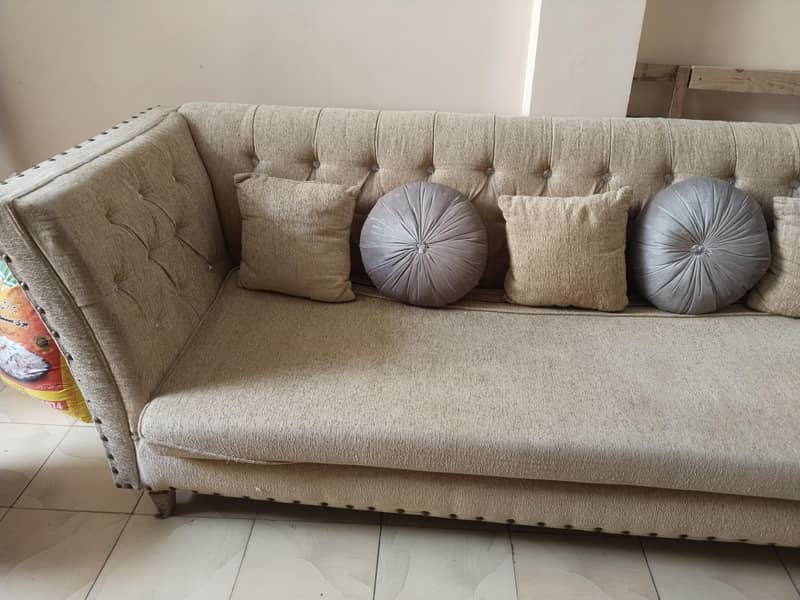 table and sofas 10