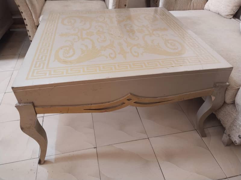 table and sofas 13