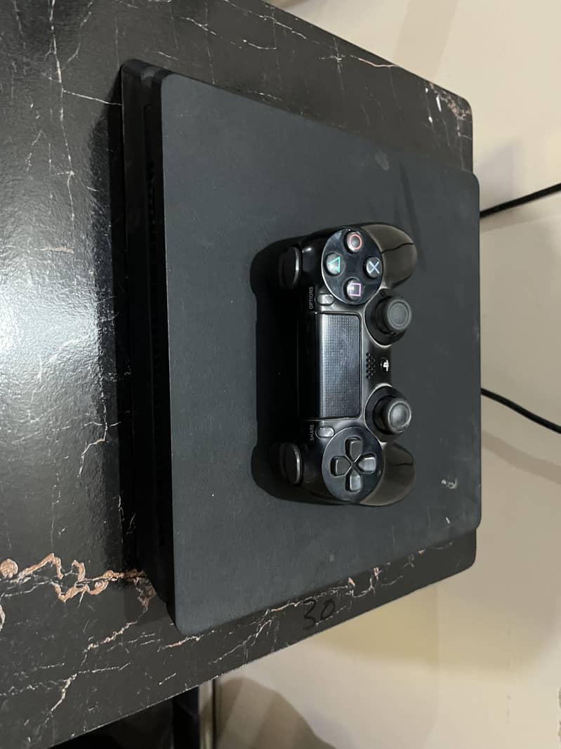 PlayStation4 slim 0