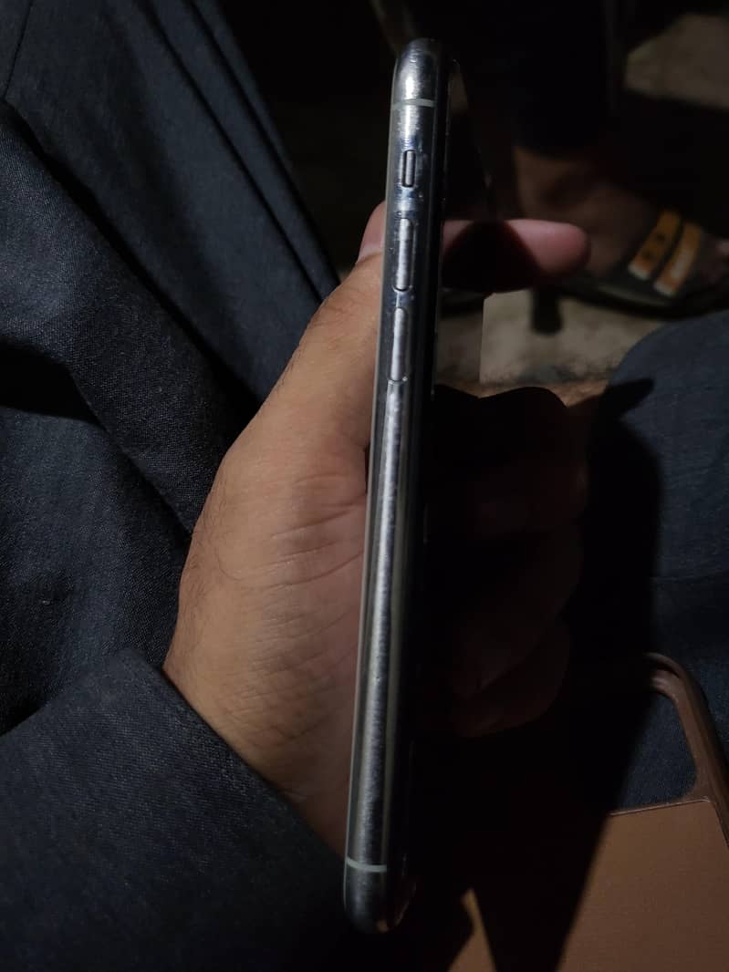 Apple iPhone 11 Pro 1