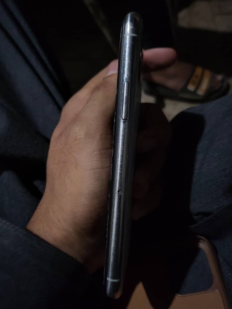 Apple iPhone 11 Pro 2