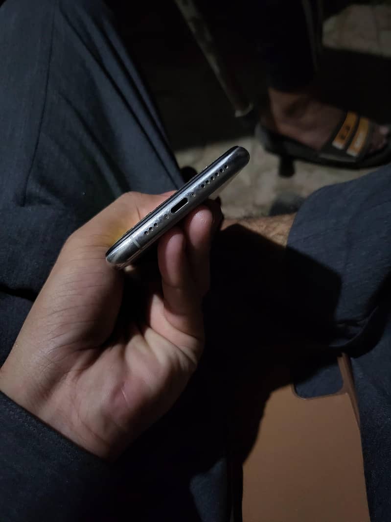 Apple iPhone 11 Pro 4