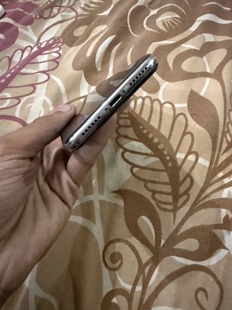 Apple iPhone X 3