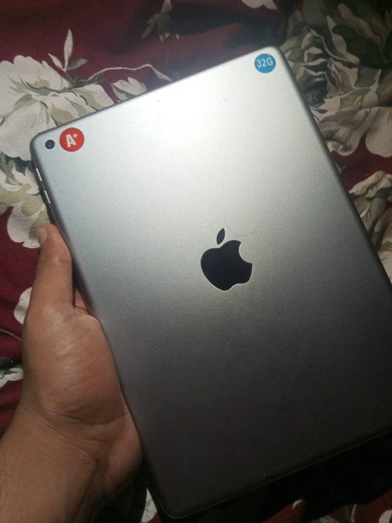 Apple ipad 5(generation) 4