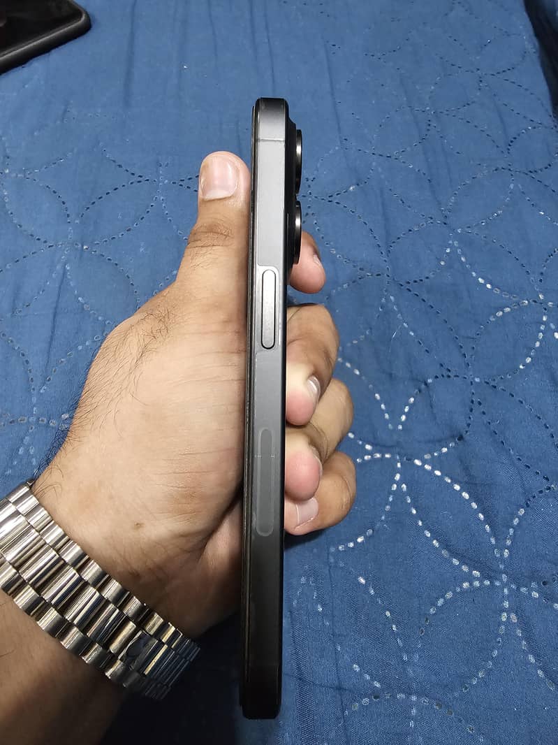 iPhone 15 Pro 3