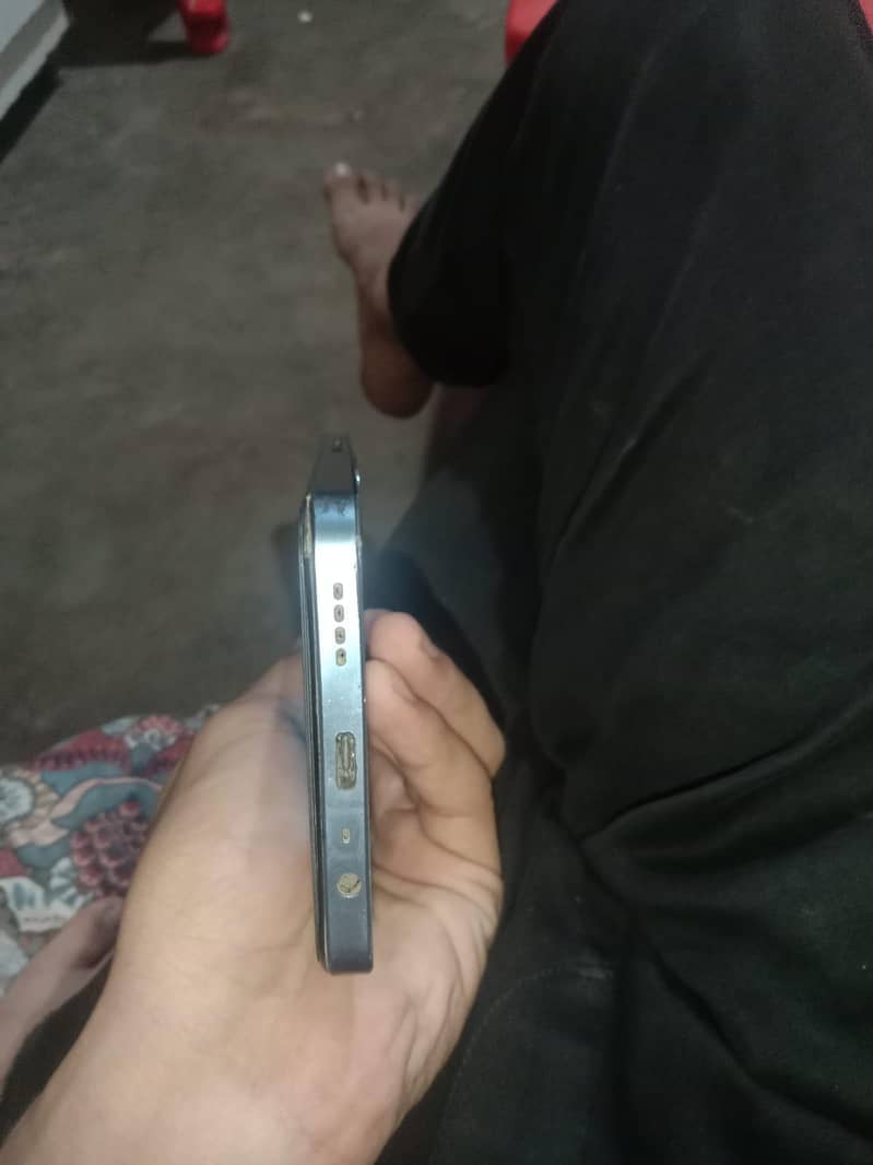 Realme C63 3