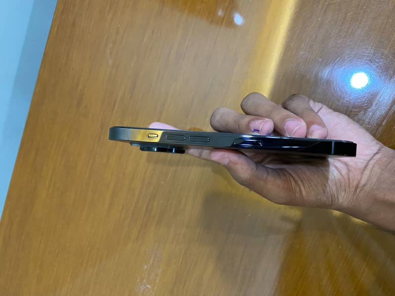 Apple iPhone 14 Pro 2