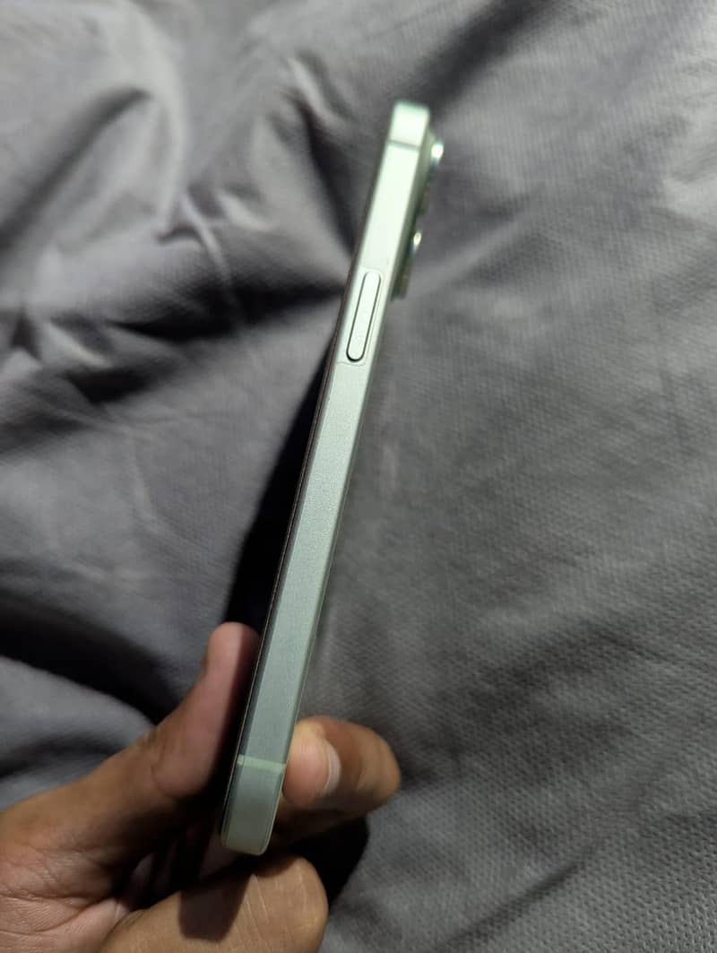 Apple iPhone 15 3