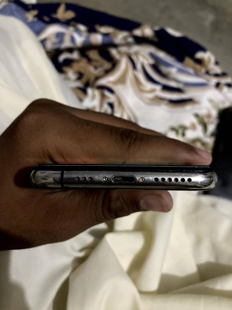 Apple iPhone XS 3