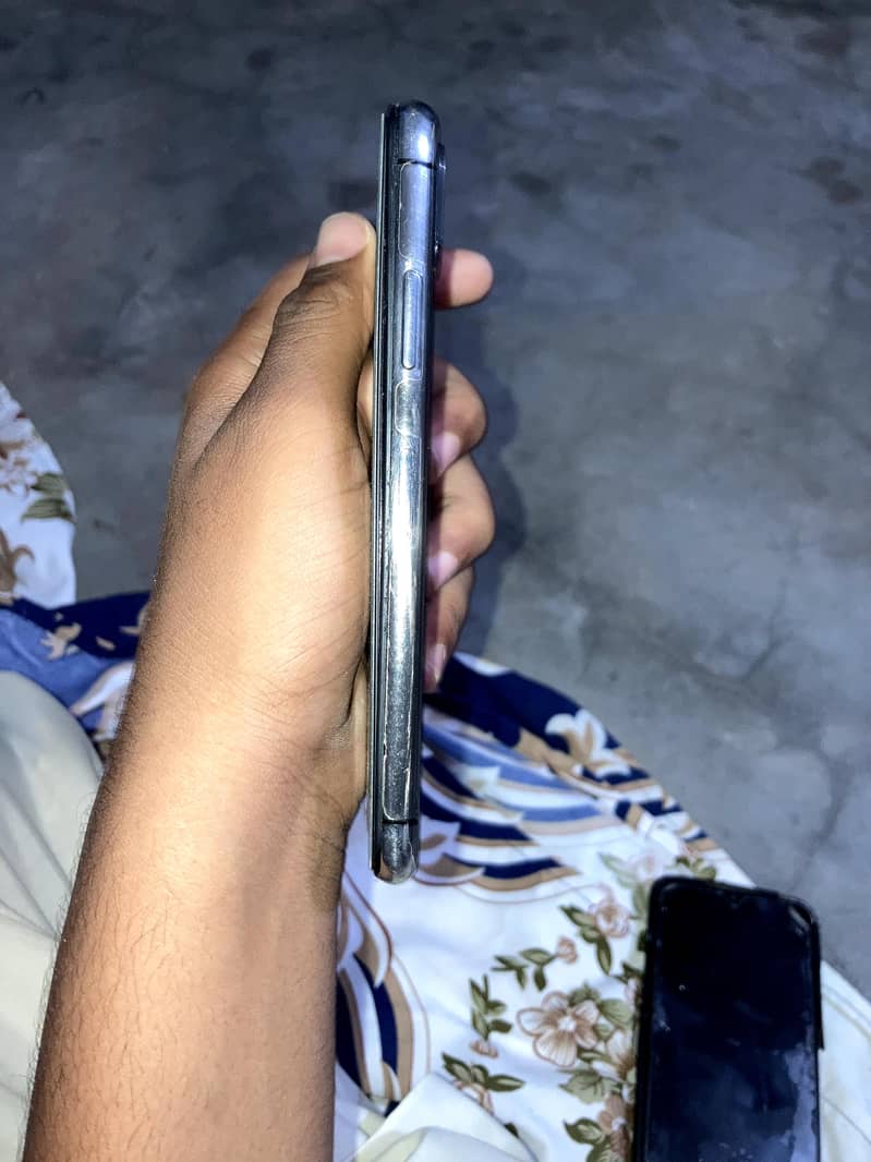 Apple iPhone XS 5