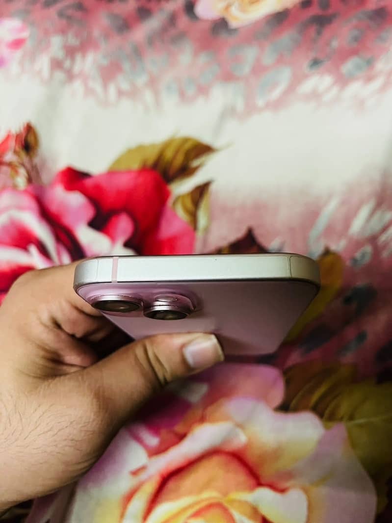 Apple iPhone 15 4