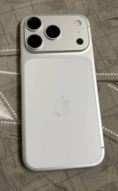 Apple iPhone 17 Pro jv