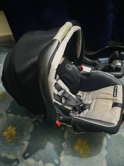 Graco Snugride click connect carseat (base included)