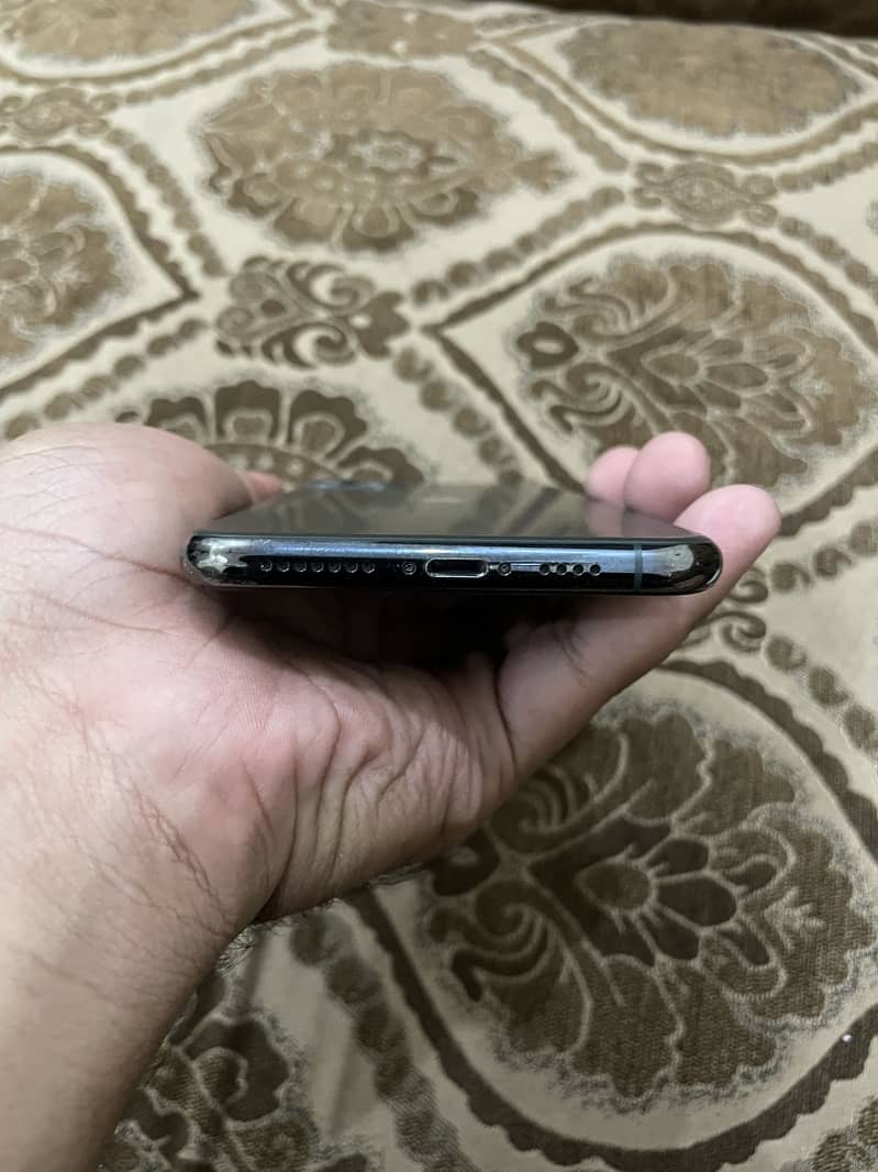 Apple iPhone 11 Pro Max 1