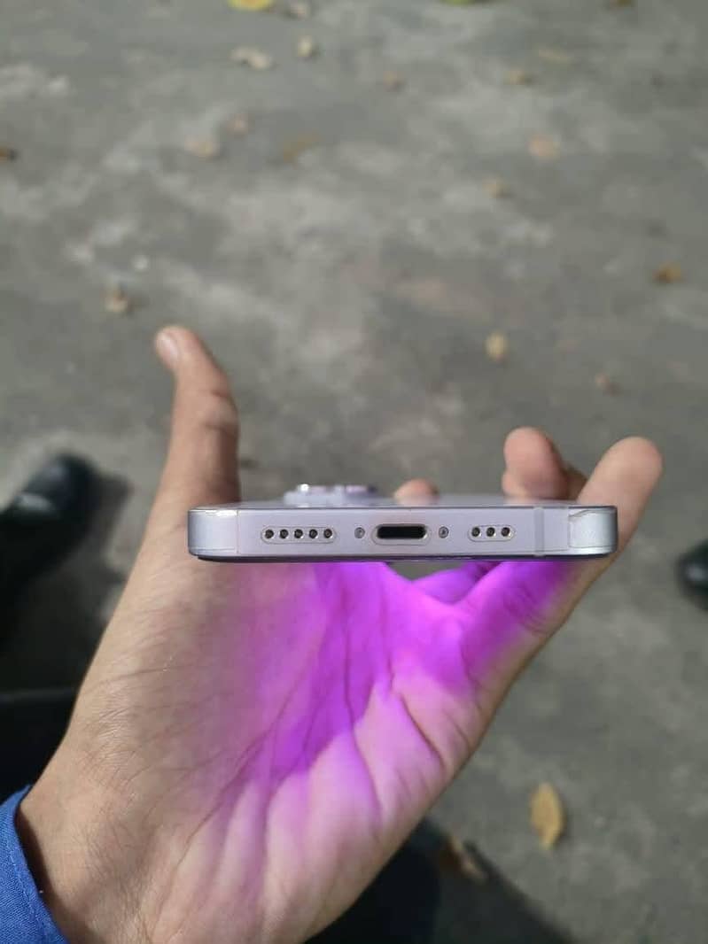 Apple iPhone 14 3