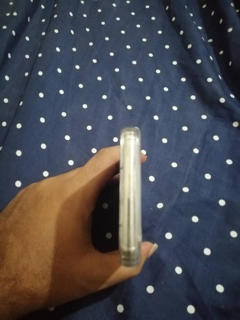 Apple iPhone X 4